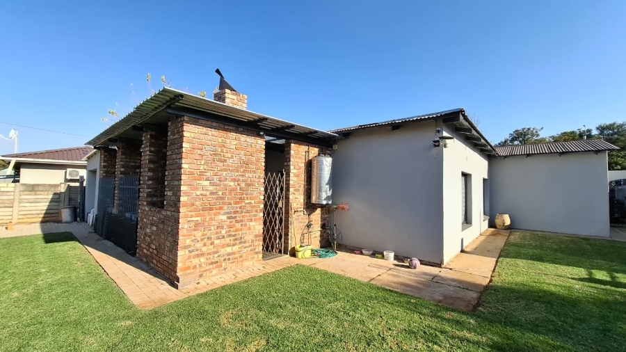 3 Bedroom Property for Sale in Elandia North West